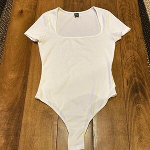 SHEIN Cream Short Sleeve Bodysuit